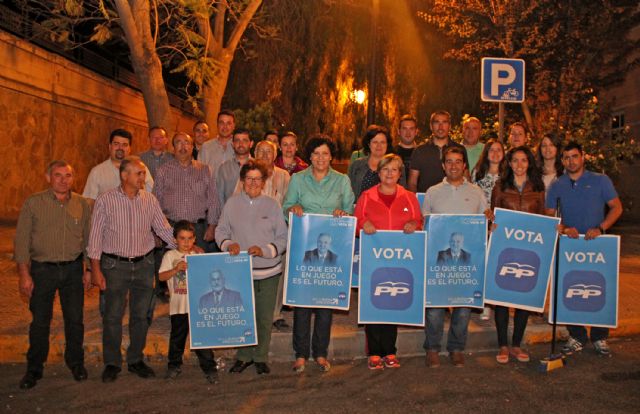 El PP de Puerto Lumbreras comienza la Campaña Electoral con la pegada de carteles - 1, Foto 1