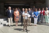 Los enfermos de fibromialgia denuncian su situacin a las puertas de la Asamblea Regional