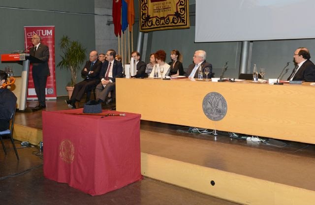 Garre subraya el compromiso del Gobierno con la UMU para su financiación, la apuesta por la investigación y las ayudas a los estudiantes - 3, Foto 3