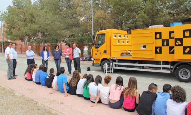 Más de 600 estudiantes lumbrerenses conocen el funcionamiento del Ecoparque Móvil para fomentar el reciclaje y la gestión de residuos - 1, Foto 1