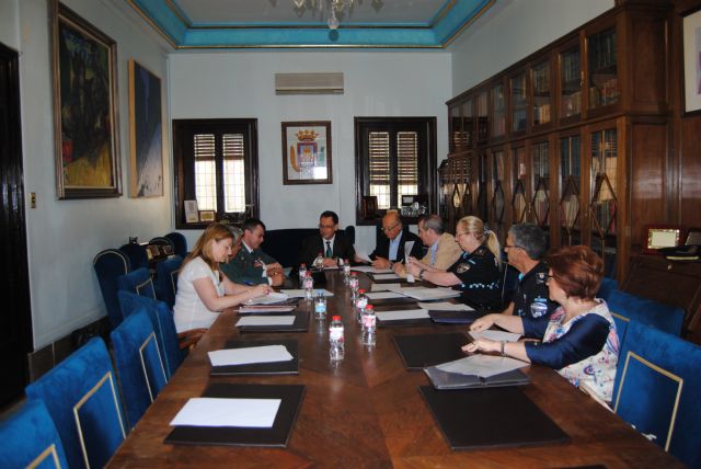 El delegado del Gobierno y el alcalde de Cieza preparan el dispositivo de seguridad con motivo del Día de la Región - 2, Foto 2