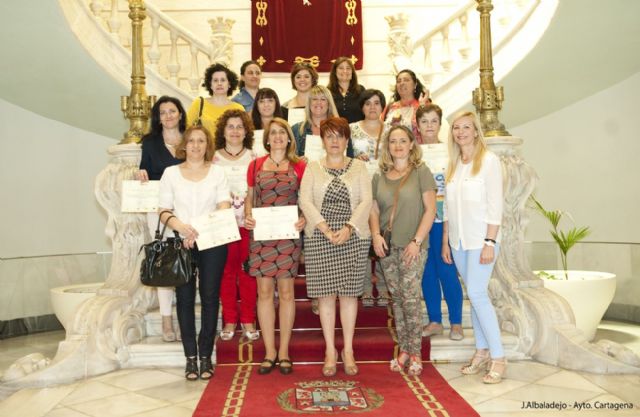 Las alumnas del curso de cuidado de enfermos de alzheimer reciben su diploma - 4, Foto 4