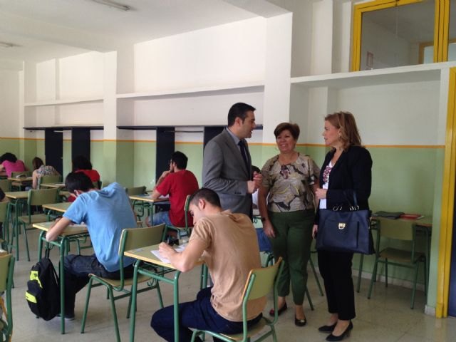 Más 1.200 personas mayores de 18 años se examinan hoy para obtener el título de Educación Secundaria Obligatoria - 1, Foto 1