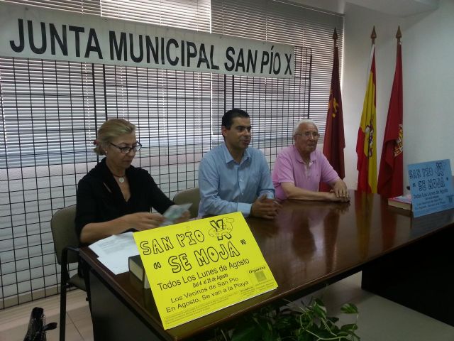 San Pío X pone en marcha una nueva iniciativa para que los vecinos vayan a la playa los lunes de agosto de forma gratuita - 1, Foto 1