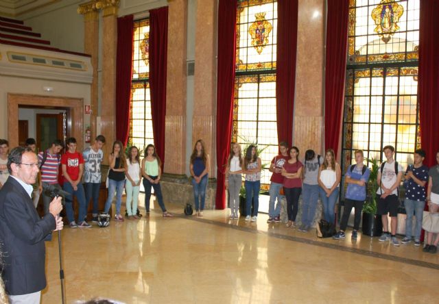 El Alcalde da la bienvenida a Murcia a estudiantes franceses de intercambio lingüístico con Capuchinos - 3, Foto 3