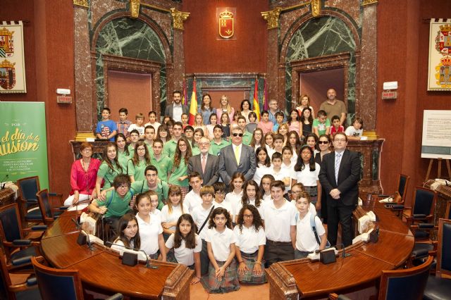 La Asamblea se suma a la reivindicación del día de la ilusión promovido por la ONCE - 2, Foto 2