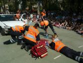 Voluntarios de Protección Civil muestran a escolares cómo actuar en un accidente de moto