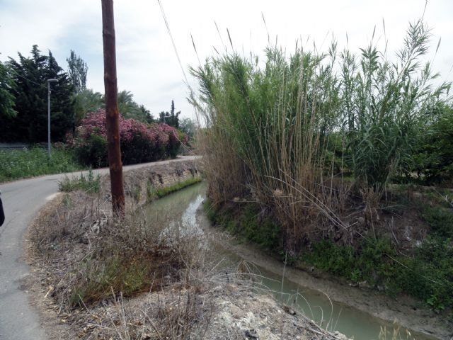 El PSOE exige un mínimo de seguridad en el carril de La Escudera para evitar caídas al cauce de vehículos y peatones - 1, Foto 1