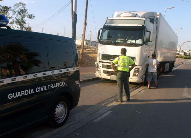 La Guardia Civil intercepta al conductor de un camión articulado de 40 toneladas que conducía bajo los efectos de la cocaína - 1, Foto 1