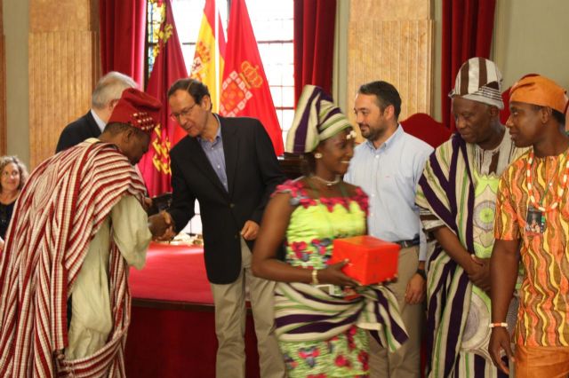 El Alcalde ofrece una recepción a los grupos participantes en el Festival de Folclore - 2, Foto 2