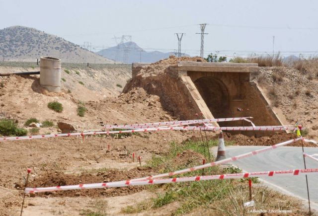 La palas ya están aplanando lo que será el nuevo trazado del paso de herradura del Sifón - 2, Foto 2