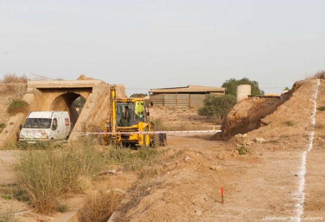 La palas ya están aplanando lo que será el nuevo trazado del paso de herradura del Sifón - 3, Foto 3