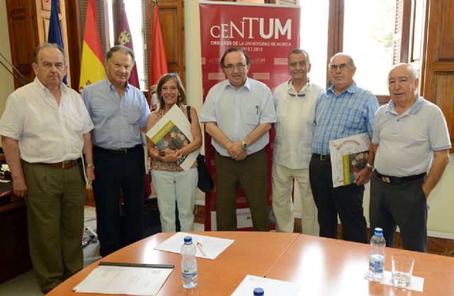 La Asociación de Jubilados de la Universidad de Murcia muestra al rector su deseo de colaborar - 1, Foto 1