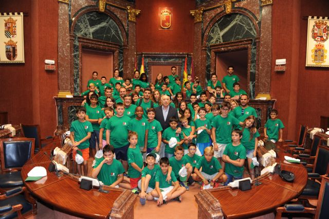 Chavales hemofílicos llenan de verde el hemiciclo de la Asamblea - 2, Foto 2