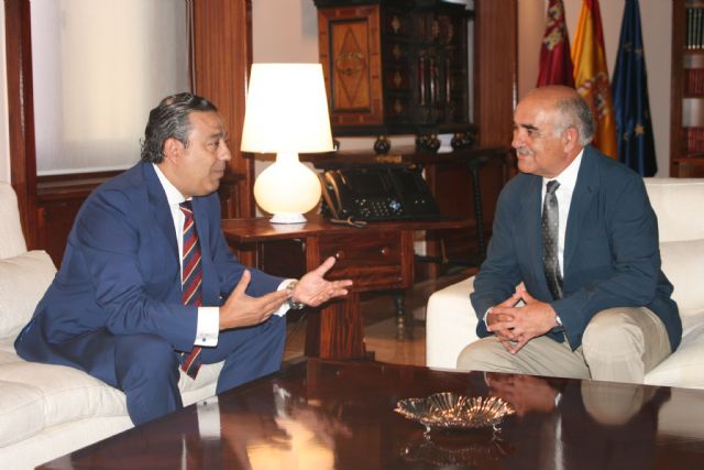 El presidente de la Comunidad recibe al presidente del Consejo General de Colegios de Dentistas de España - 1, Foto 1