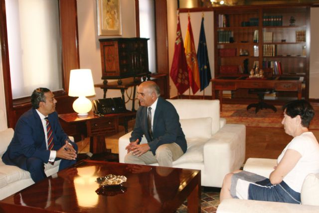 El presidente de la Comunidad recibe al presidente del Consejo General de Colegios de Dentistas de España - 2, Foto 2