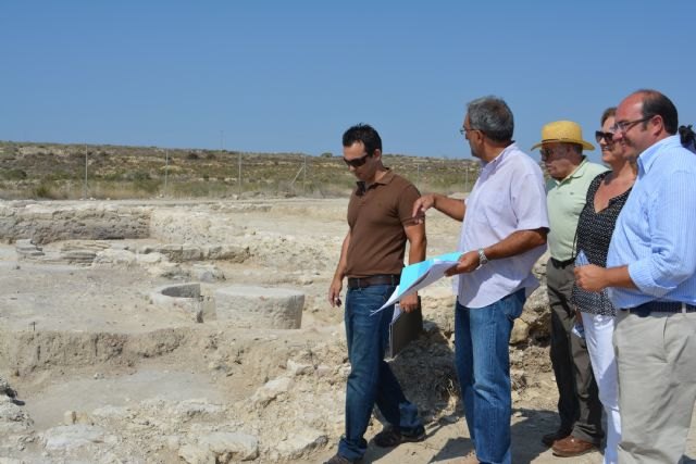 El consejero de Cultura visita el yacimiento arqueológico de la villa romana de Los Villaricos - 2, Foto 2