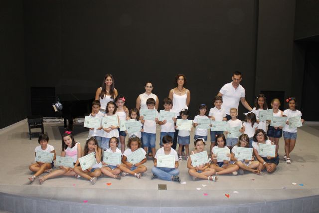 Decenas de niños y niñas de Jumilla despiden las diversas ludotecas y escuelas de verano con almuerzos, juegos y entrega de diplomas - 3, Foto 3