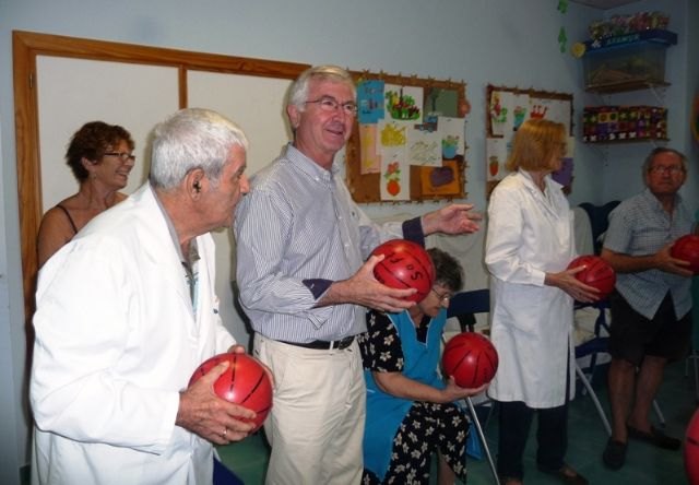 El IMAS subvenciona con casi 400.000 euros 23 plazas en la Asociación de familiares de enfermos de Alzheimer de Murcia - 1, Foto 1