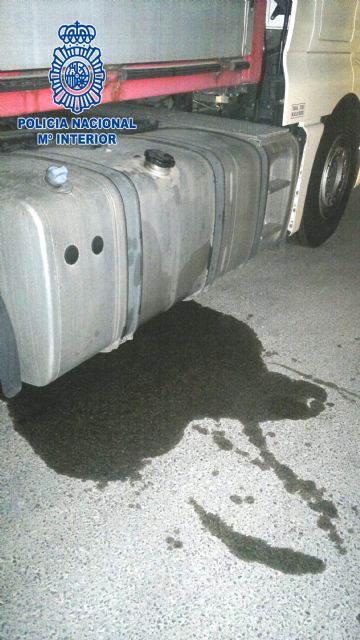 La Policía Nacional detiene in fraganti a tres personas por robo de combustible en Alcantarilla - 1, Foto 1