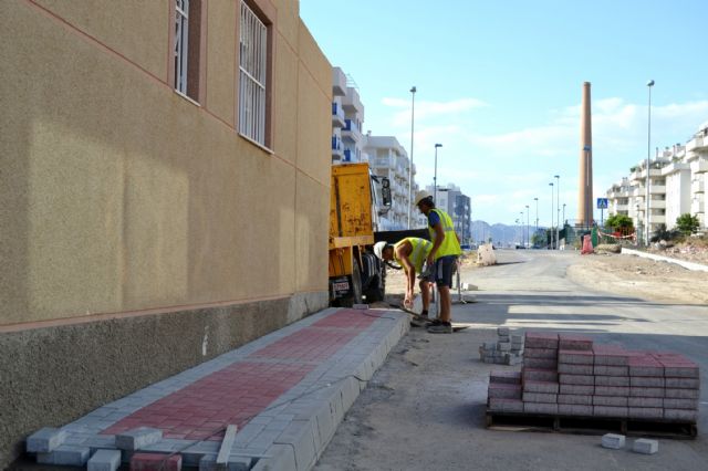 Siguen los trabajos de embellecimiento y mejora de los servicios por los barrios de Águilas - 2, Foto 2