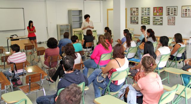 Se amplía la oferta formativa de la extensión de la Escuela Oficial de Idiomas en Puerto Lumbreras este curso 2014/2015 - 1, Foto 1