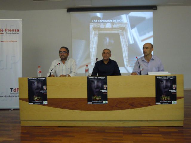 Paco Rabadán Aroca presenta su novela Los caprichos de Dios - 1, Foto 1