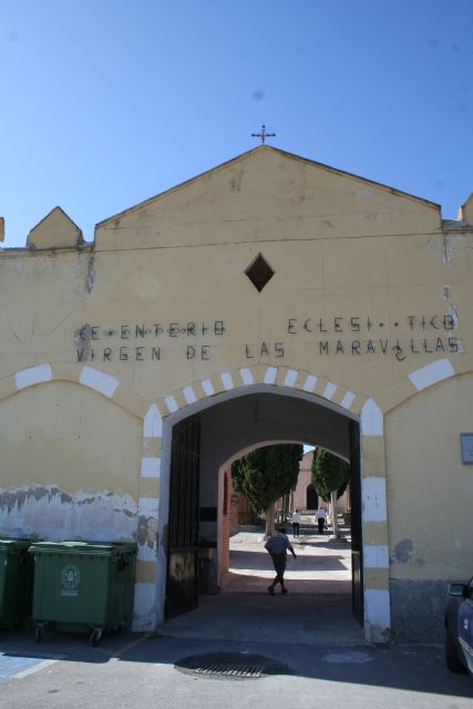 El Ayuntamiento lleva a cabo diferentes labores de mantenimiento en el entorno del cementerio - 1, Foto 1