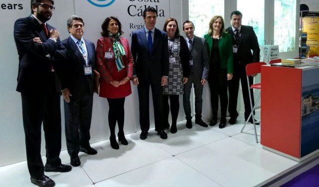 Juan Carlos Ruiz destaca la buena acogida de la Región en la Feria de Turismo de Londres con el reclamo ´Tenemos el sol´ - 1, Foto 1