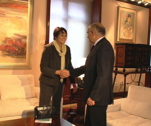 El presidente Garre recibe a la presidenta del Instituto Mediterráneo del Agua, Milagros Couchoud - 1, Foto 1