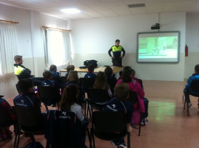 El Gabinete de Educación Vial de la Policía Local pone en marcha una experiencia piloto en el colegio Samaniego - 1, Foto 1