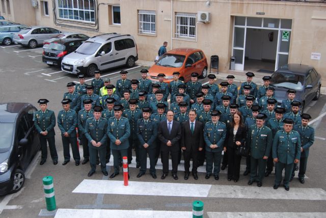 Bascuñana destaca la profesionalidad, entrega y compromiso de los guardias civiles que participaron en el apoyo a víctimas y familiares del accidente de Cieza - 2, Foto 2