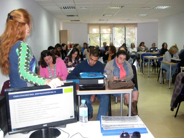 Jornada de autoempleo y de creación de cooeprativas para los alumnos del programa Empleo-Formación - 1, Foto 1