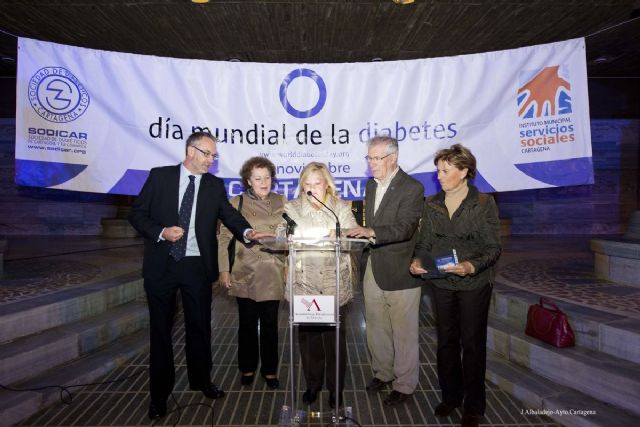 El Palacio Consistorial se iluminó de azul por el Día Mundial de la Diabetes - 2, Foto 2