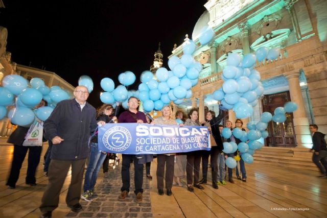 El Palacio Consistorial se iluminó de azul por el Día Mundial de la Diabetes - 3, Foto 3