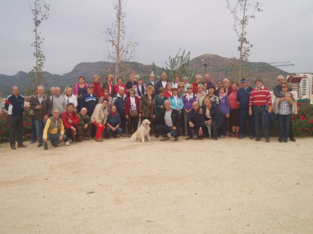 Los mayores se van de paseo con el programa de senderismo de Servicios Sociales - 1, Foto 1