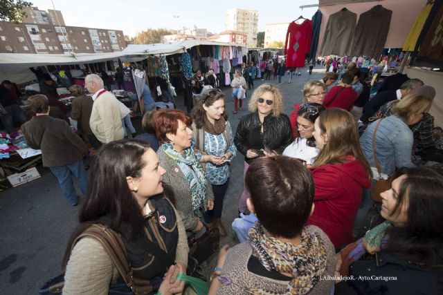 Mujer informa a pie de mercadillo sobre la violencia de género - 4, Foto 4