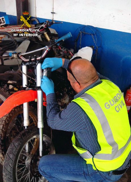 La Guardia Civil desmantela una banda juvenil dedicada a la sustracción, manipulación y venta de ciclomotores - 2, Foto 2