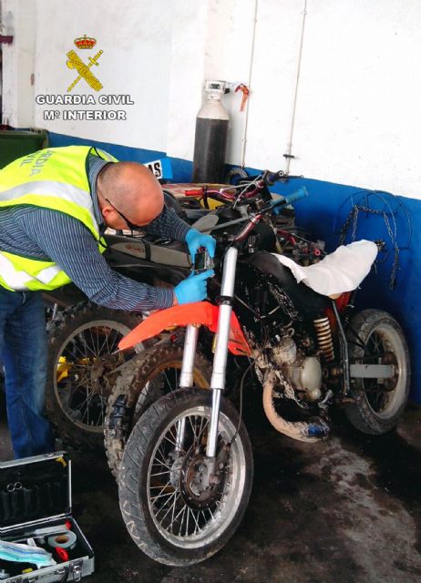 La Guardia Civil desmantela una banda juvenil dedicada a la sustracción, manipulación y venta de ciclomotores - 3, Foto 3