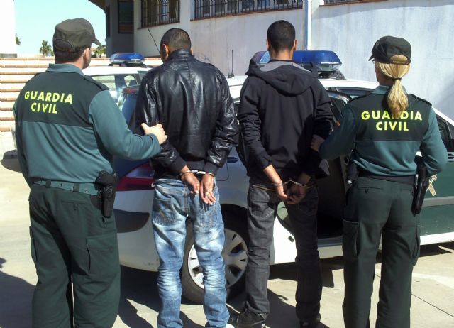 La Guardia Civil detiene a tres personas como presuntas autoras de una docena de robos en viviendas - 2, Foto 2