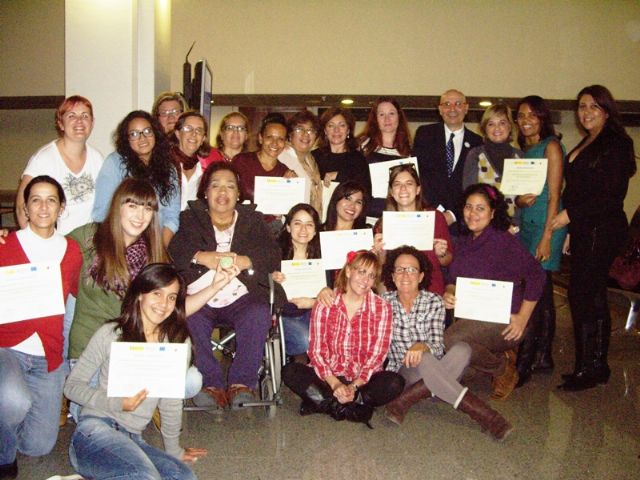 /La directora general de Política Social clausura el curso de Dinamizadora comunitaria para la prevención de la violencia de género - 1, Foto 1