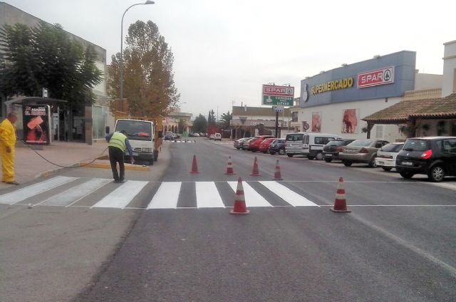 Renuevan el asfaltado y la pintura en pasos de peatones y señalización de carreteras en La Estación-Esparragal - 1, Foto 1