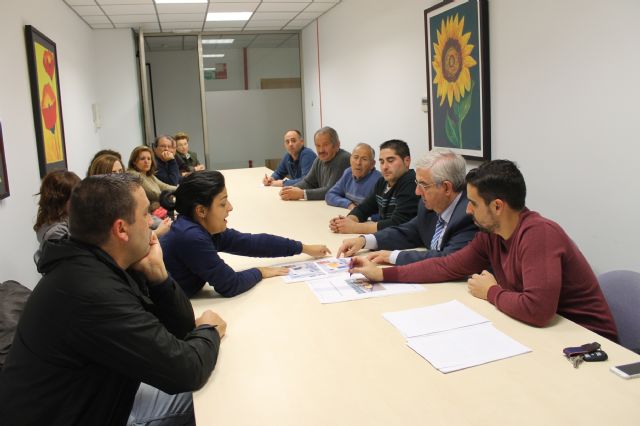 El alcalde les presenta a los vecinos y vecinas de San Fermín la primera fase de la rehabilitación de la Plaza de la Alcoholera - 2, Foto 2