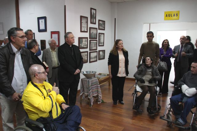 Mons. Lorca visita la Fundación Tienda Asilo de San Pedro en el Día del Sida - 1, Foto 1