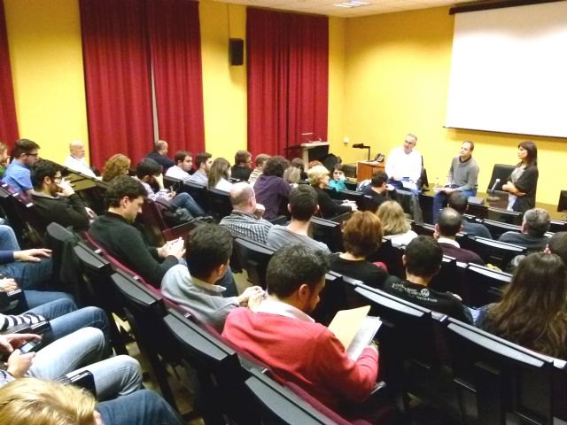 Encuentro de estudiantes en la UMU con el número dos del PSOE - 1, Foto 1