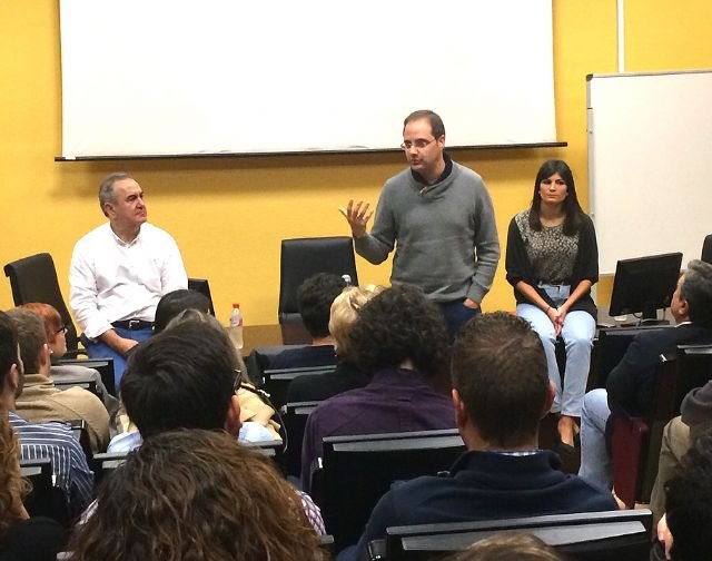 Encuentro de estudiantes en la UMU con el número dos del PSOE - 2, Foto 2