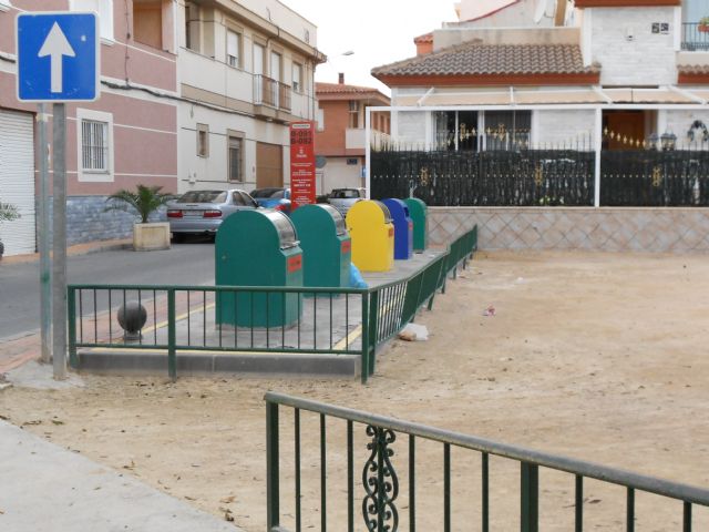 Los socialistas reclaman mejoras urgentes en el jardín del barrio Antonio Alhama de Alquerías - 1, Foto 1