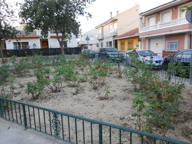 Los socialistas reclaman mejoras urgentes en el jardín del barrio Antonio Alhama de Alquerías - 2, Foto 2