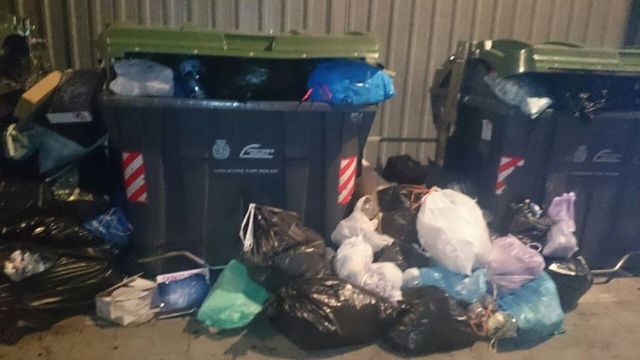 SPCT denuncia que la Calle Cuatro Santos lleva todo el puente llena de basura - 4, Foto 4