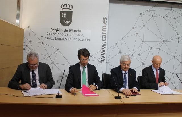 El Gobierno regional firma los primeros convenios para realizar mejoras de eficiencia energética en municipios de la Región - 1, Foto 1